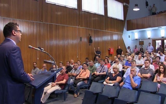 Szerződésaláírás az egyéni vállalkozók, illetve a mikro- és kisvállalkozások eszközbeszerzésére kiírt pályázat nyerteseivel
