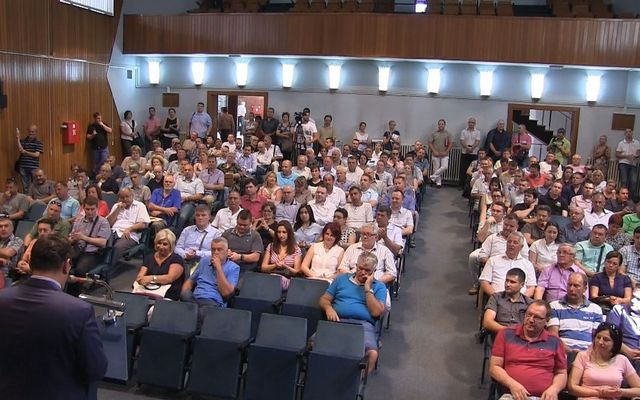 Szerződésaláírás az egyéni vállalkozók, illetve a mikro- és kisvállalkozások eszközbeszerzésére kiírt pályázat nyerteseivel