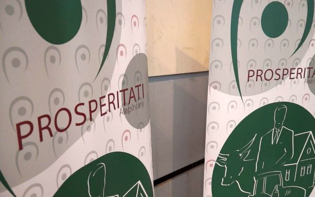 Szerződésaláírás a nyertes pályázókkal (képek)