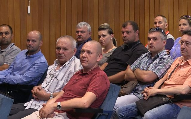 Szerződésaláírás az egyéni vállalkozók, illetve a mikro- és kisvállalkozások eszközbeszerzésére kiírt pályázat nyerteseivel