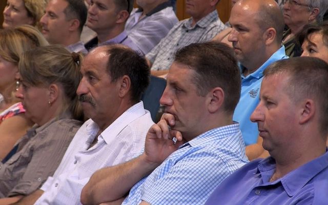 Szerződésaláírás az egyéni vállalkozók, illetve a mikro- és kisvállalkozások eszközbeszerzésére kiírt pályázat nyerteseivel