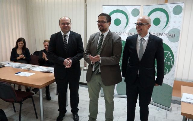 Szerződésaláírás a Pályakezdők vállalkozóvá válásának támogatására – START UP kiírt pályázat kapcsán (képek)