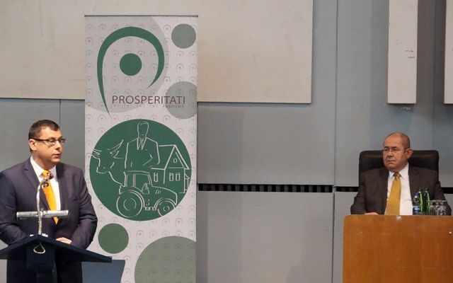 Szerződések aláírása a Prosperitati négy területén, első pályázati kiírás (képek)