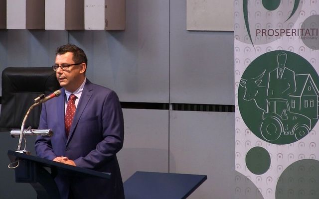 Szerződésaláírás az egyéni vállalkozók, illetve a mikro- és kisvállalkozások eszközbeszerzésére kiírt pályázat nyerteseivel