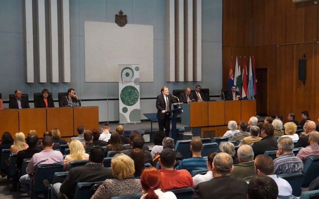 Több mint 70 személy írta alá a Prosperitati szerződéseit Szabadkán