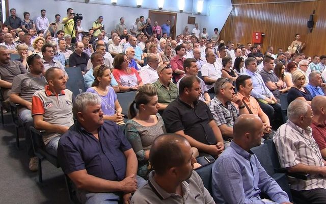 Szerződésaláírás az egyéni vállalkozók, illetve a mikro- és kisvállalkozások eszközbeszerzésére kiírt pályázat nyerteseivel