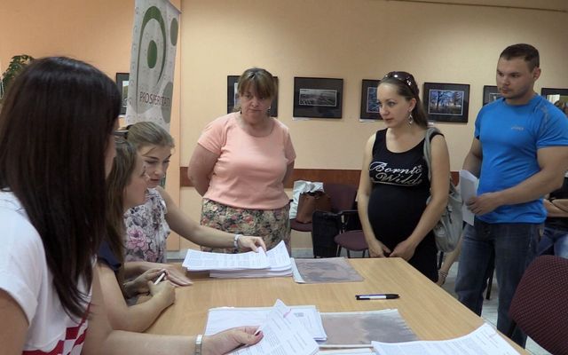 Szabadkán a Prosperitati Alapítvány házvásárlási pályázatának sikeres pályázóival aláírták a szerződéseket
