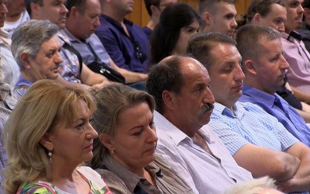 Szerződésaláírás az egyéni vállalkozók, illetve a mikro- és kisvállalkozások eszközbeszerzésére kiírt pályázat nyerteseivel