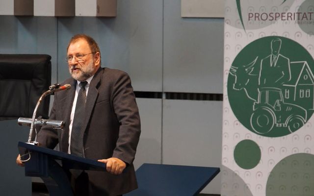 Szerződésaláírás a nyertes pályázókkal (képek)
