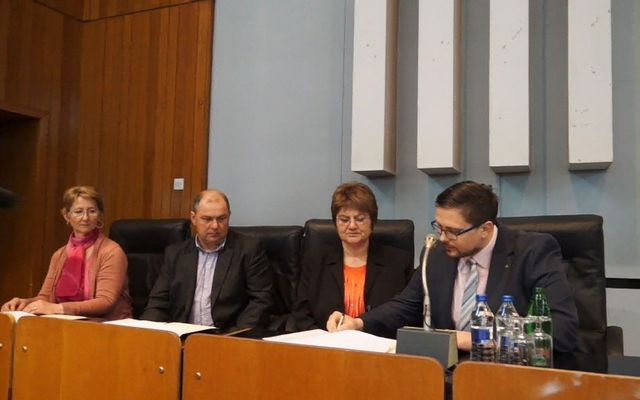 Szerződések aláírása a Prosperitati négy területén, első pályázati kiírás (képek)