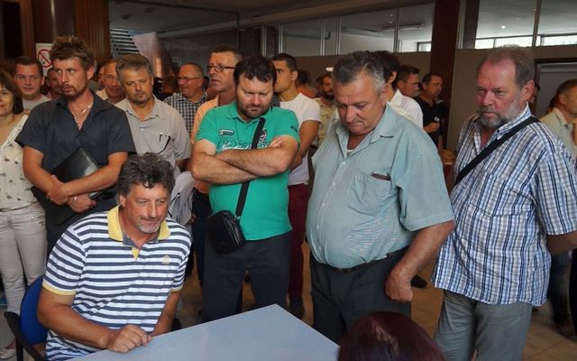 Szerződésaláírás a nyertes pályázókkal (képek)