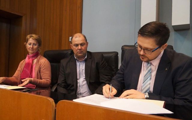 Szerződések aláírása a Prosperitati négy területén, első pályázati kiírás (képek)