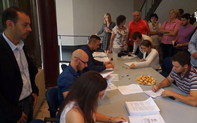 Szerződésaláírás a nyertes pályázókkal (képek)