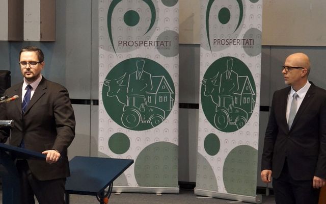 Szerződésaláírás a nyertes pályázókkal (képek)
