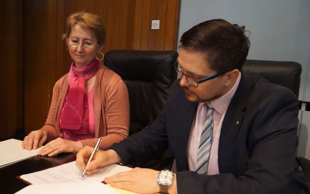 Szerződések aláírása a Prosperitati négy területén, első pályázati kiírás (képek)
