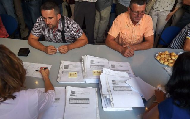 Szerződésaláírás a nyertes pályázókkal (képek)