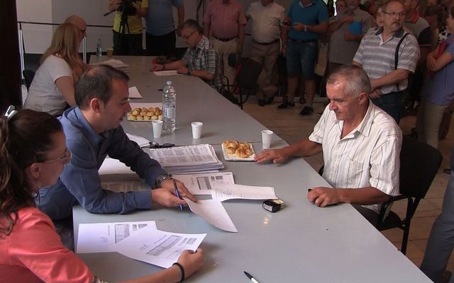 Szerződésaláírás az egyéni vállalkozók, illetve a mikro- és kisvállalkozások eszközbeszerzésére kiírt pályázat nyerteseivel