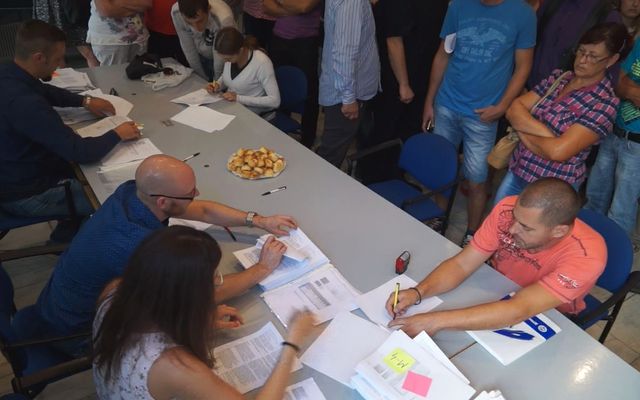 Szerződésaláírás a nyertes pályázókkal (képek)