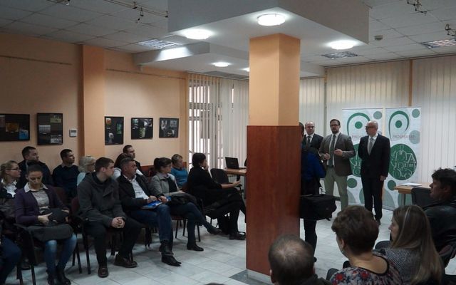 Szerződésaláírás a Pályakezdők vállalkozóvá válásának támogatására – START UP kiírt pályázat kapcsán (képek)
