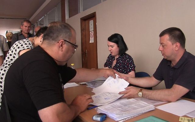 Szerződésaláírás az egyéni vállalkozók, illetve a mikro- és kisvállalkozások eszközbeszerzésére kiírt pályázat nyerteseivel