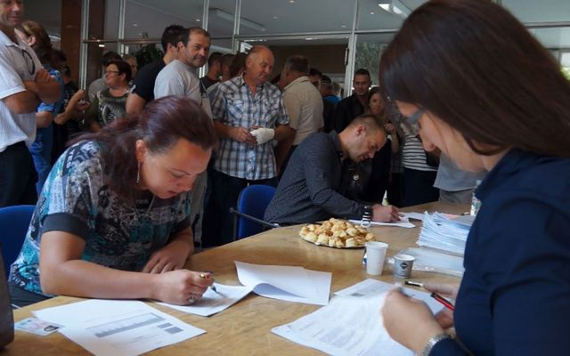 Szerződésaláírás a nyertes pályázókkal (képek)