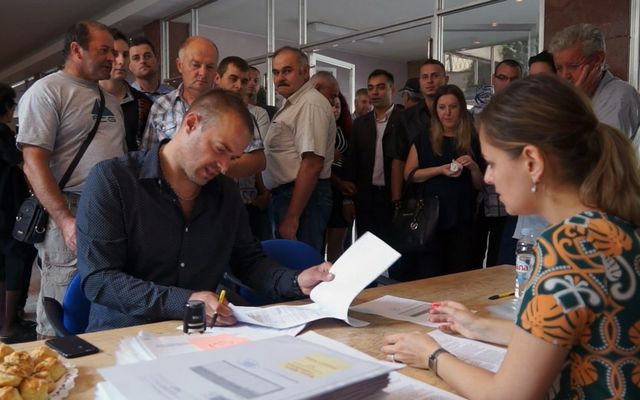 Szerződésaláírás a nyertes pályázókkal (képek)