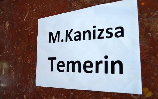Szerződésaláírás a nyertes pályázókkal (képek)