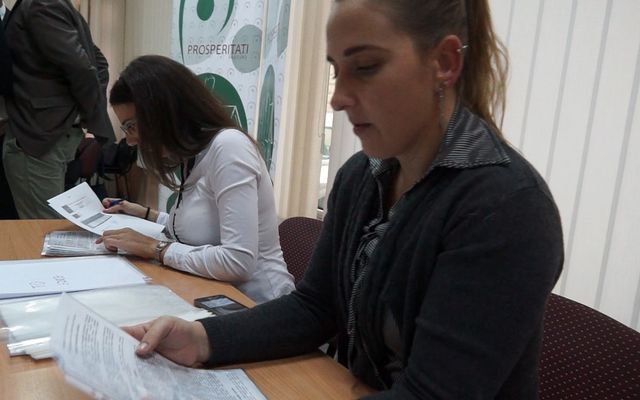 Szerződésaláírás a Pályakezdők vállalkozóvá válásának támogatására – START UP kiírt pályázat kapcsán (képek)
