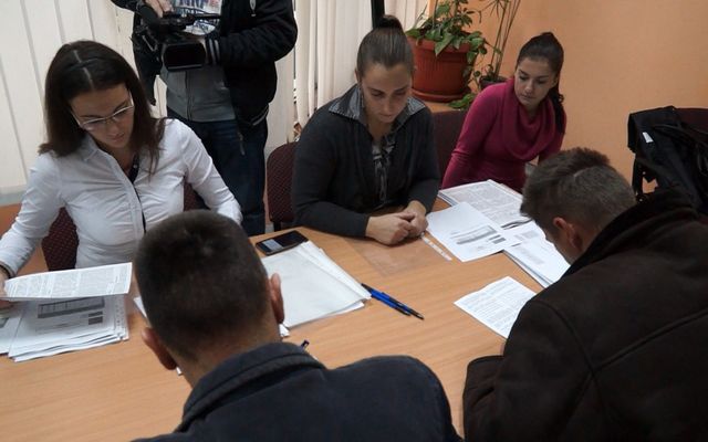 Szerződésaláírás a Pályakezdők vállalkozóvá válásának támogatására – START UP kiírt pályázat kapcsán (képek)