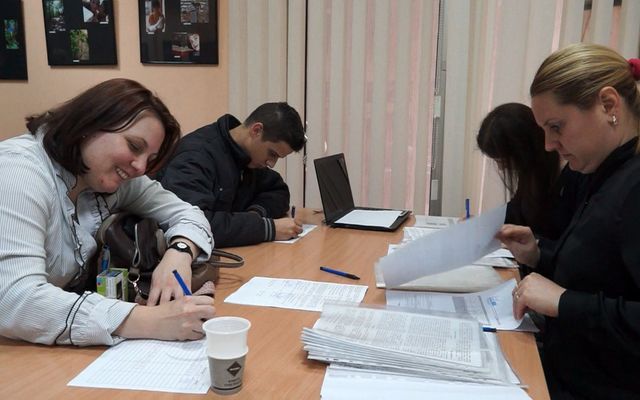 Szerződésaláírás a Pályakezdők vállalkozóvá válásának támogatására – START UP kiírt pályázat kapcsán (képek)