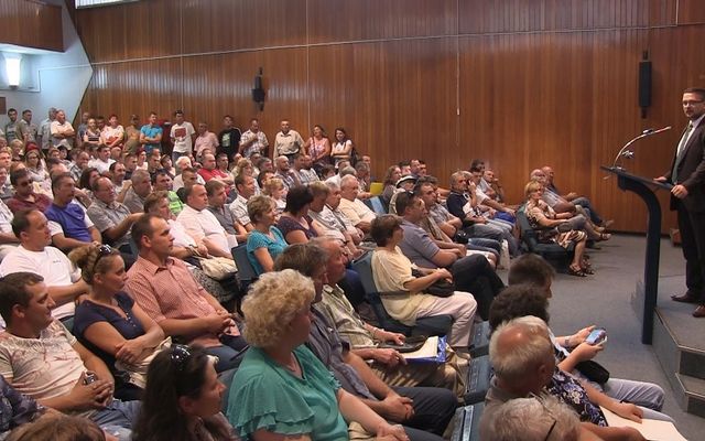 Szerződésaláírás a nyertes pályázókkal (képek)