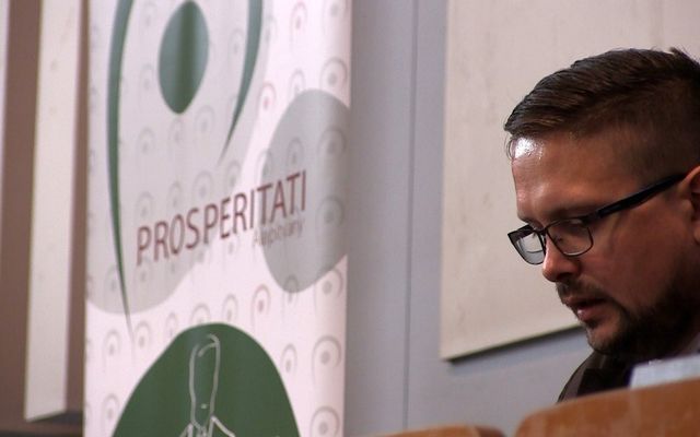 Szerződésaláírás a nyertes pályázókkal (képek)