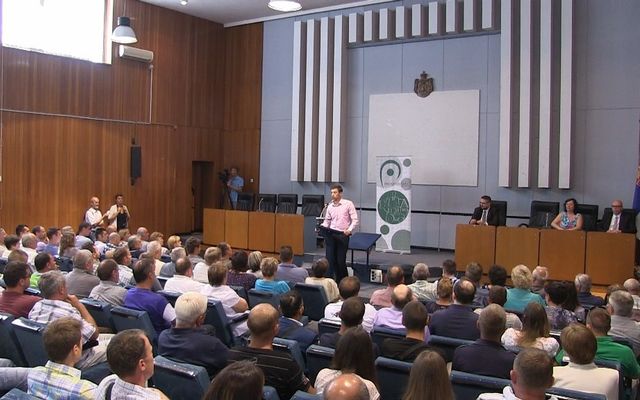 Szerződésaláírás a nyertes pályázókkal (képek)