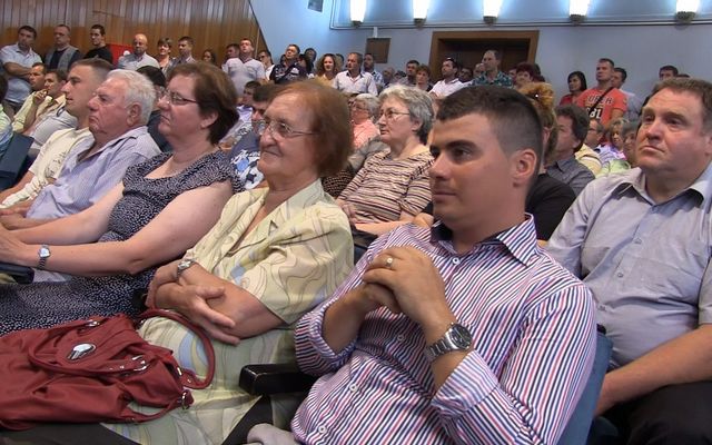 Szerződésaláírás a nyertes pályázókkal (képek)
