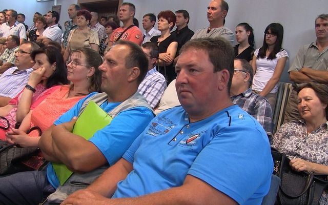 Szerződésaláírás a nyertes pályázókkal (képek)