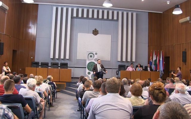 Szerződésaláírás a nyertes pályázókkal (képek)