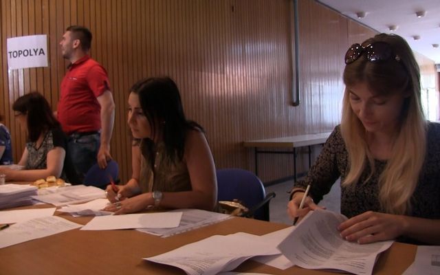 Szerződésaláírás a nyertes pályázókkal (képek)