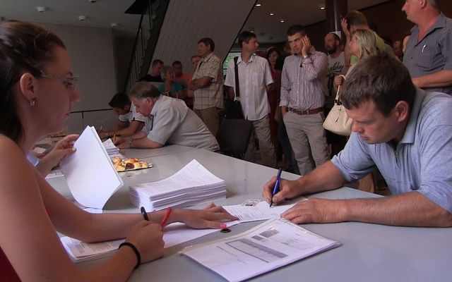Szerződésaláírás a nyertes pályázókkal (képek)