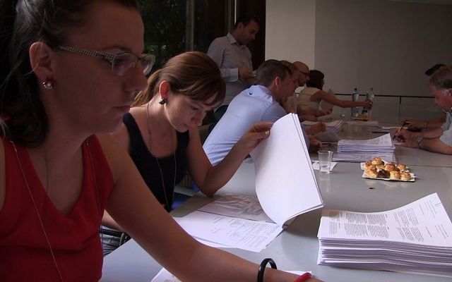 Szerződésaláírás a nyertes pályázókkal (képek)
