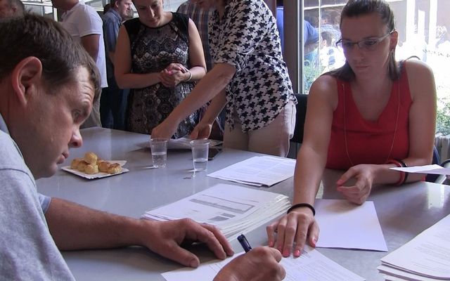 Szerződésaláírás a nyertes pályázókkal (képek)