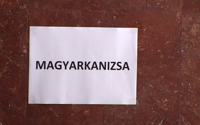 Szerződésaláírás a nyertes pályázókkal (képek)
