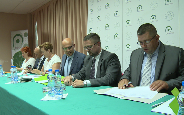 Sajtótájékoztató és szerződésaláírás, Szabadka (képek)