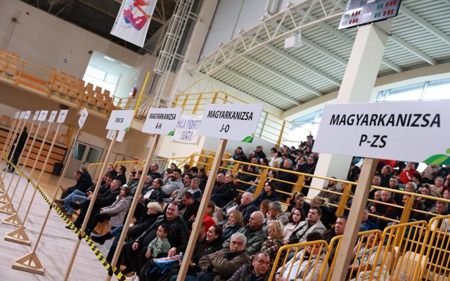 Ünnepélyes szerződéskötés a mezőgazdasági fejlesztések támogatására és a falusi házak vásárlására kiírt pályázatok forrás függvényében nyertes pályázóival