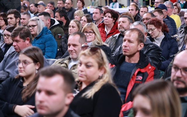 Ünnepélyes szerződéskötés a mezőgazdasági fejlesztések támogatására és a falusi házak vásárlására kiírt pályázatok forrás függvényében nyertes pályázóival