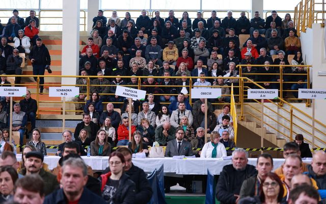 Ünnepélyes szerződéskötés a mezőgazdasági fejlesztések támogatására és a falusi házak vásárlására kiírt pályázatok forrás függvényében nyertes pályázóival