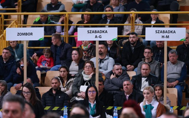 Ünnepélyes szerződéskötés a mezőgazdasági fejlesztések támogatására és a falusi házak vásárlására kiírt pályázatok forrás függvényében nyertes pályázóival