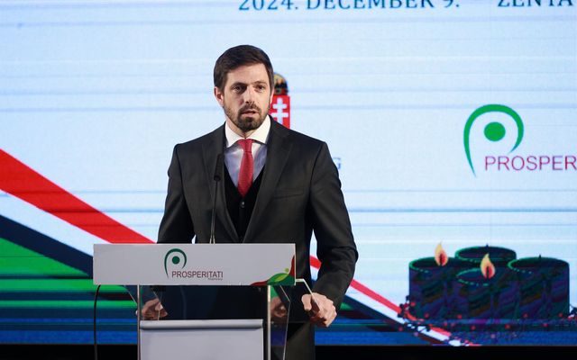 Ünnepélyes szerződéskötés a mezőgazdasági fejlesztések támogatására és a falusi házak vásárlására kiírt pályázatok forrás függvényében nyertes pályázóival