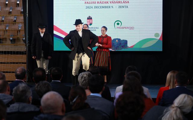 Ünnepélyes szerződéskötés a mezőgazdasági fejlesztések támogatására és a falusi házak vásárlására kiírt pályázatok forrás függvényében nyertes pályázóival