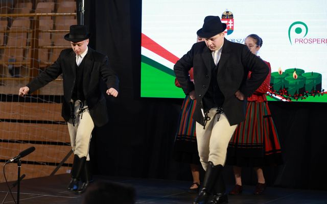 Ünnepélyes szerződéskötés a mezőgazdasági fejlesztések támogatására és a falusi házak vásárlására kiírt pályázatok forrás függvényében nyertes pályázóival