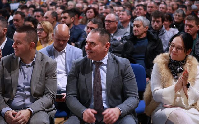 Ünnepélyes szerződéskötés a mezőgazdasági fejlesztések támogatására és a falusi házak vásárlására kiírt pályázatok forrás függvényében nyertes pályázóival